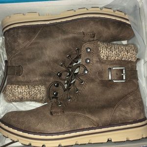 NEVER WORN BOOTS. By white mountain.